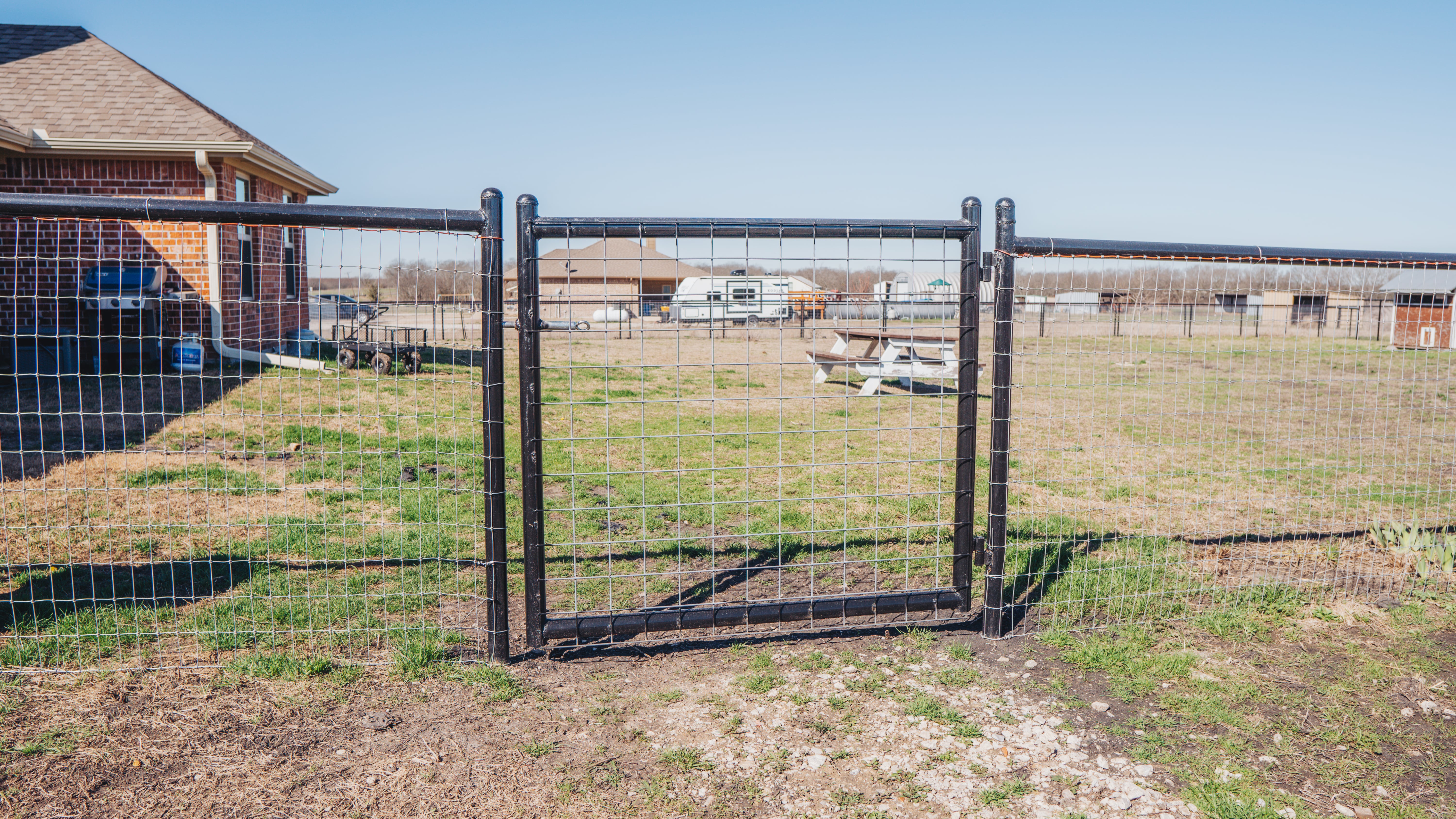 Pipe Fence Installation In Farmersville, Texas