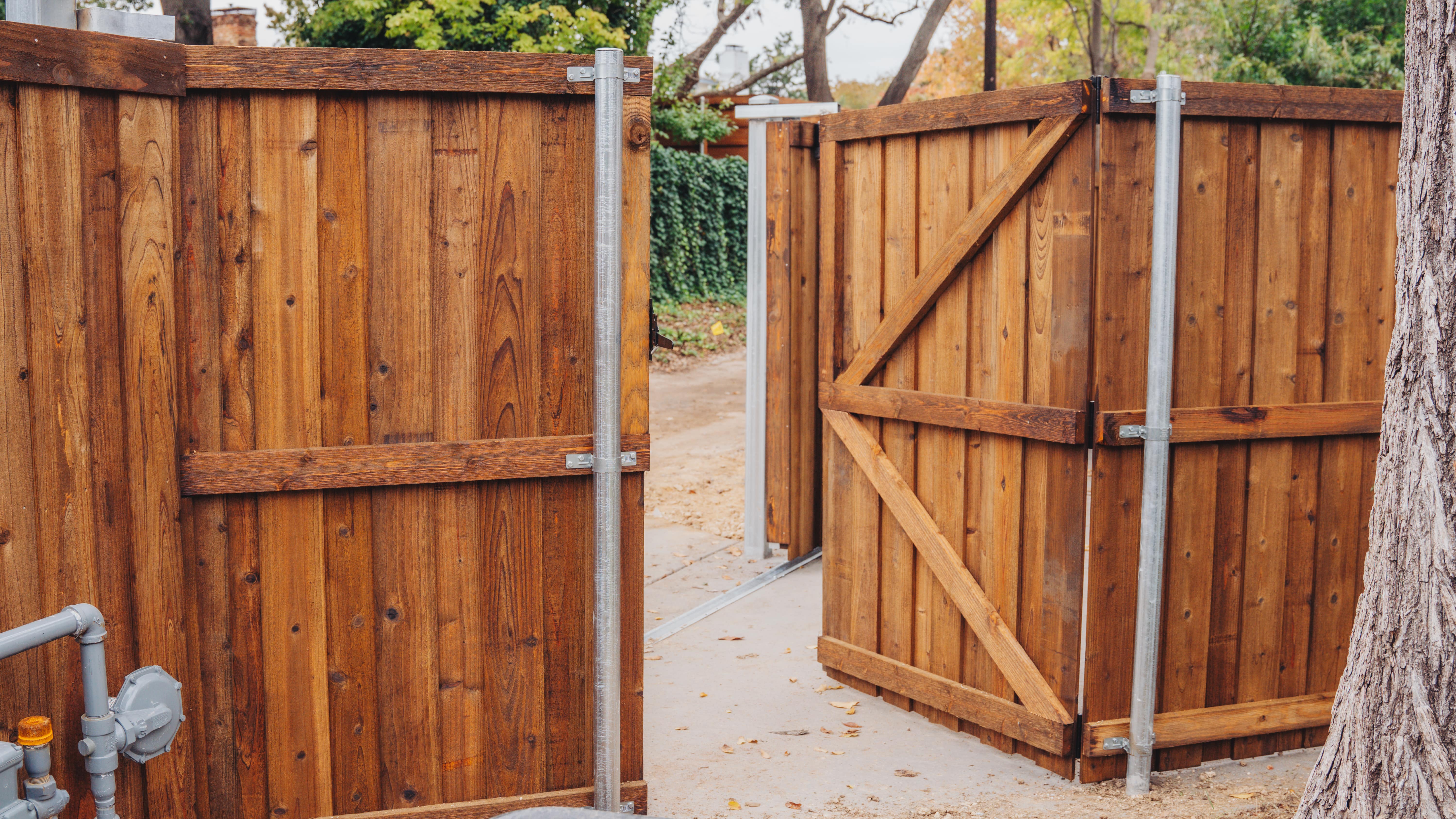 Fence & Sliding Gate Installation In Garland, Texas