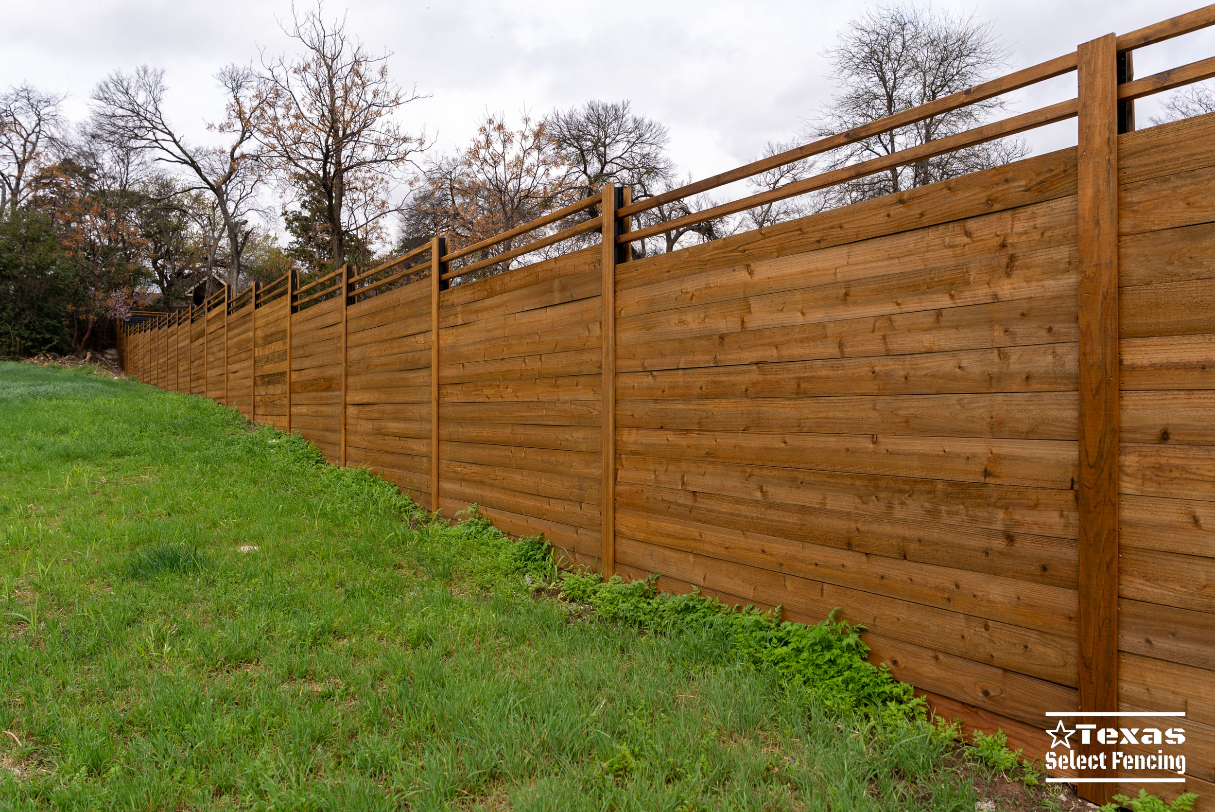 6' Custom R-Panel & Cedar Fence – Dallas, TX