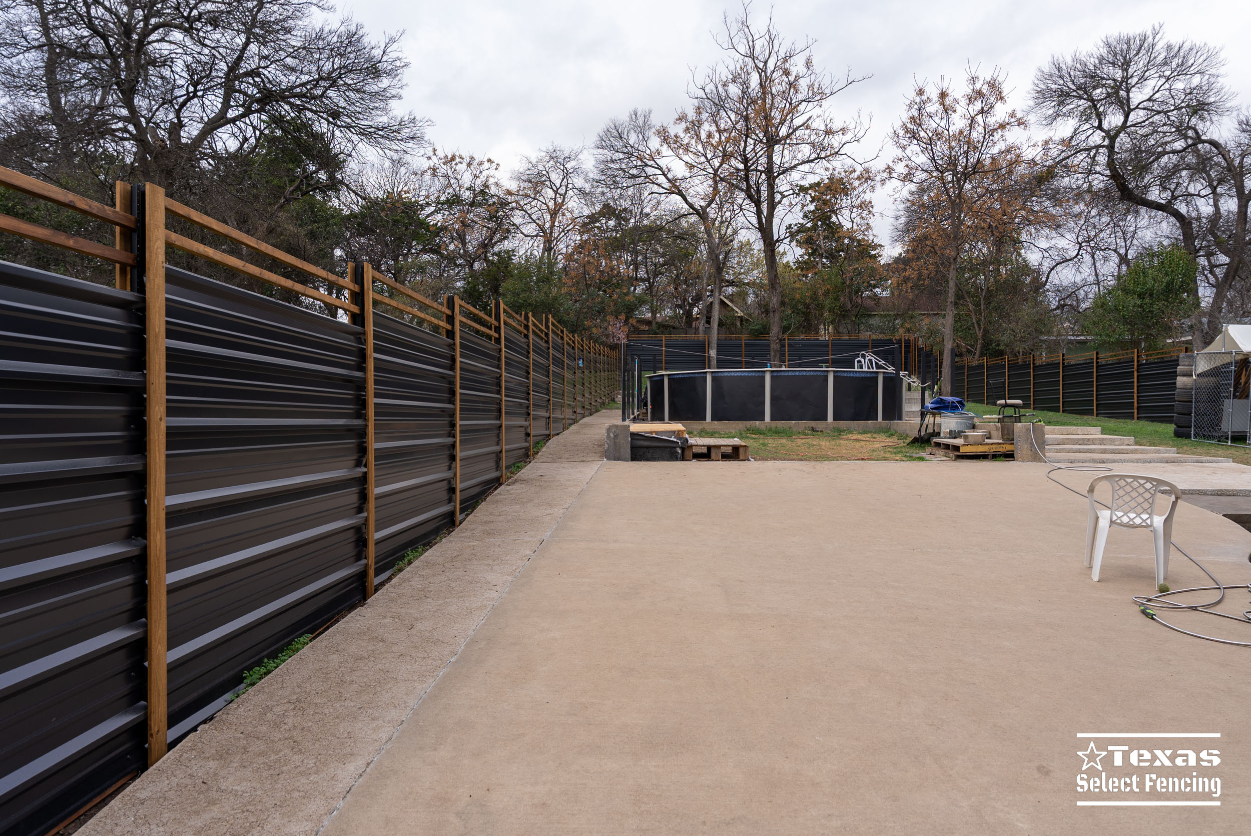 6' Custom R-Panel & Cedar Fence – Dallas, TX