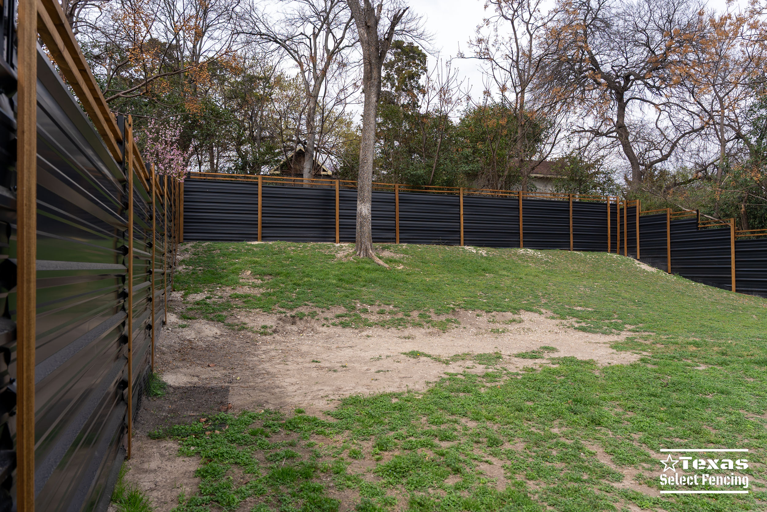 6' Custom R-Panel & Cedar Fence – Dallas, TX