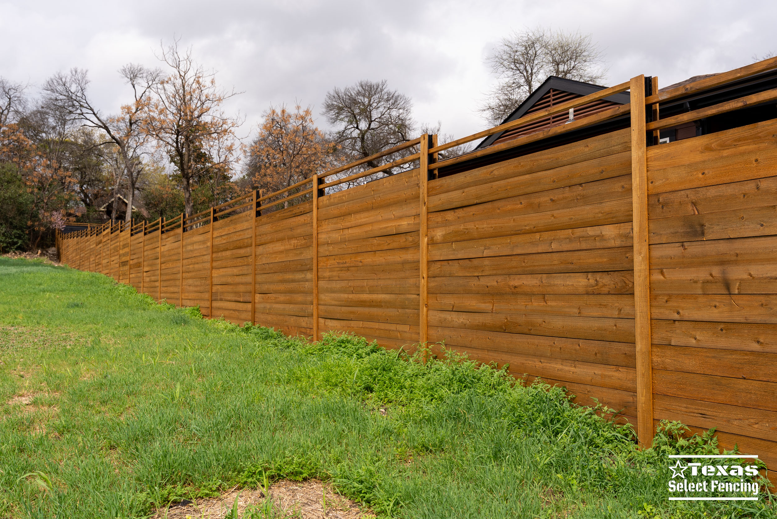 6' Custom R-Panel & Cedar Fence – Dallas, TX