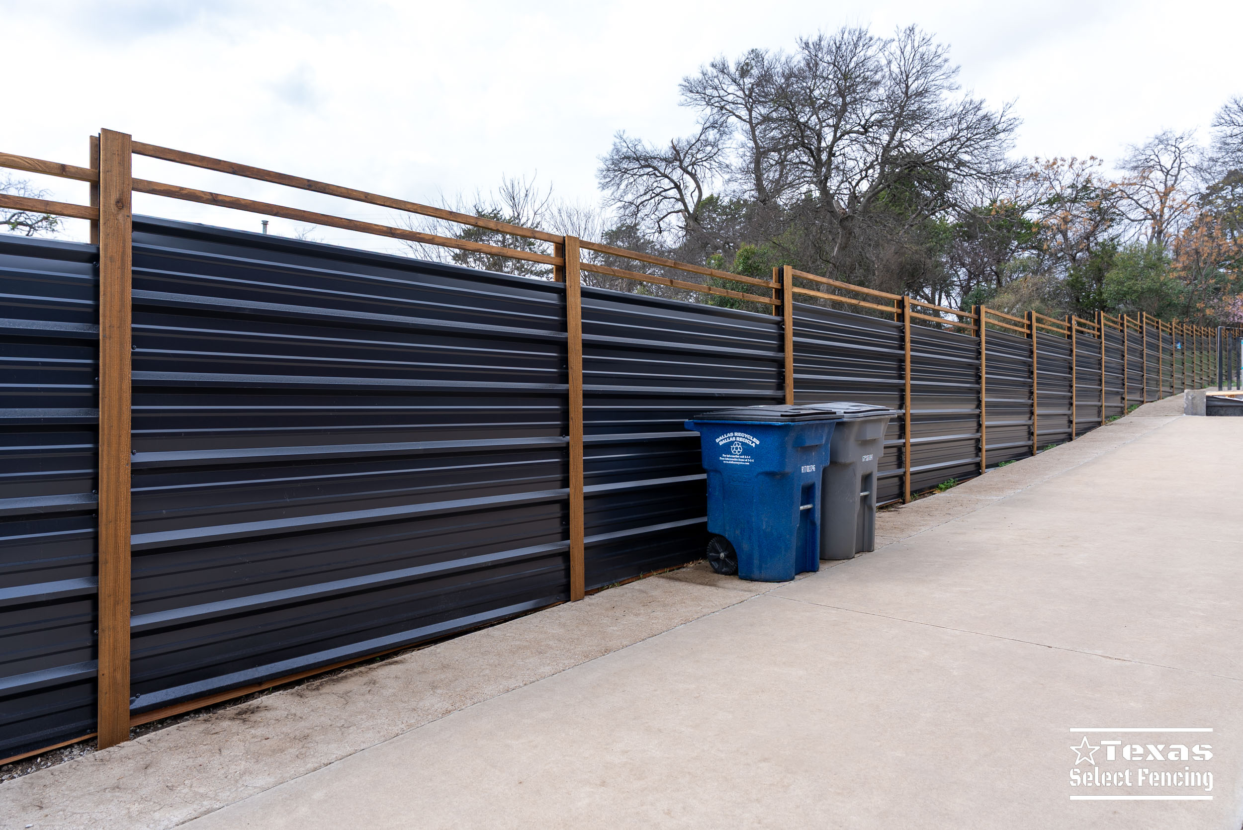 6' Custom R-Panel & Cedar Fence – Dallas, TX