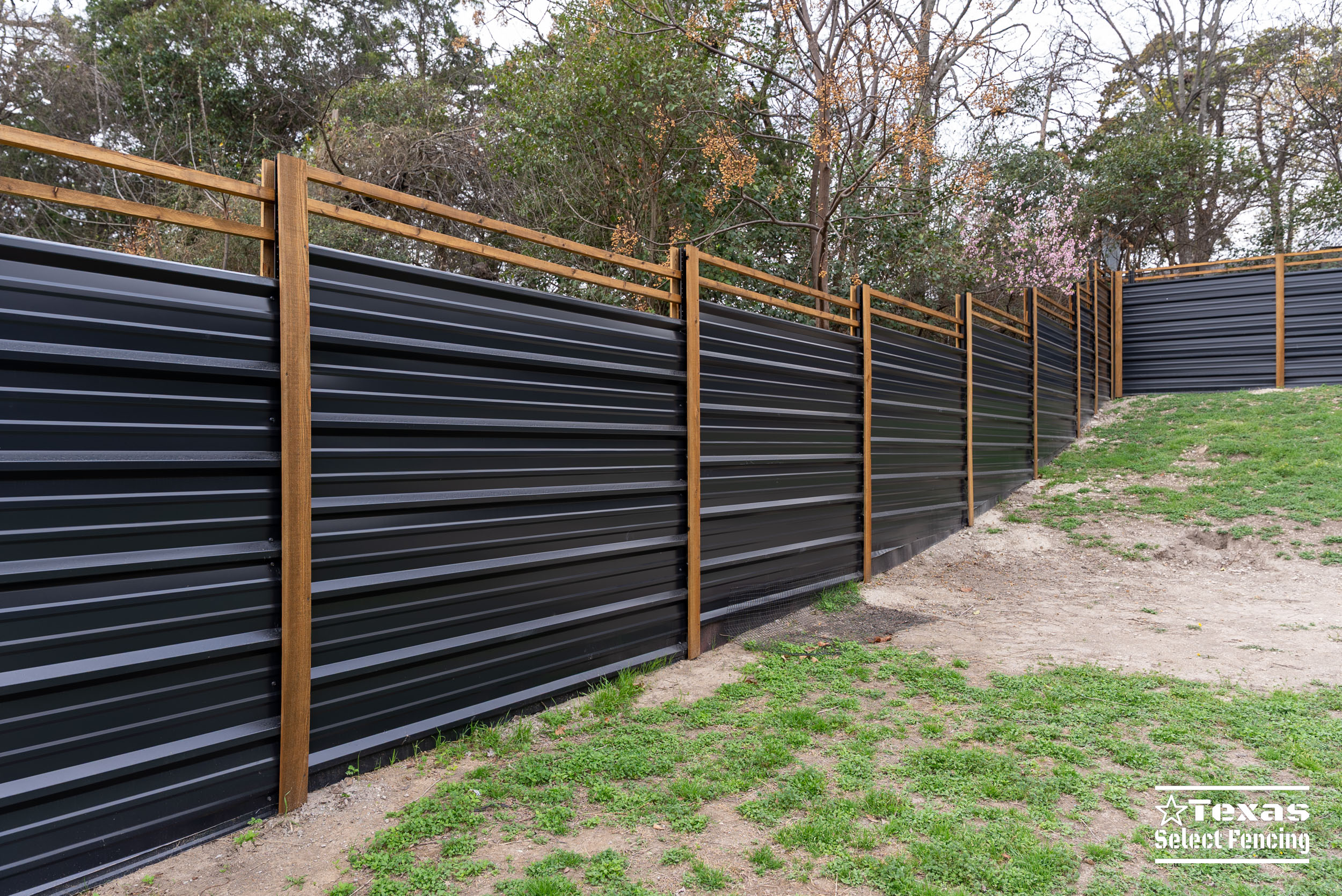 6' Custom R-Panel & Cedar Fence – Dallas, TX