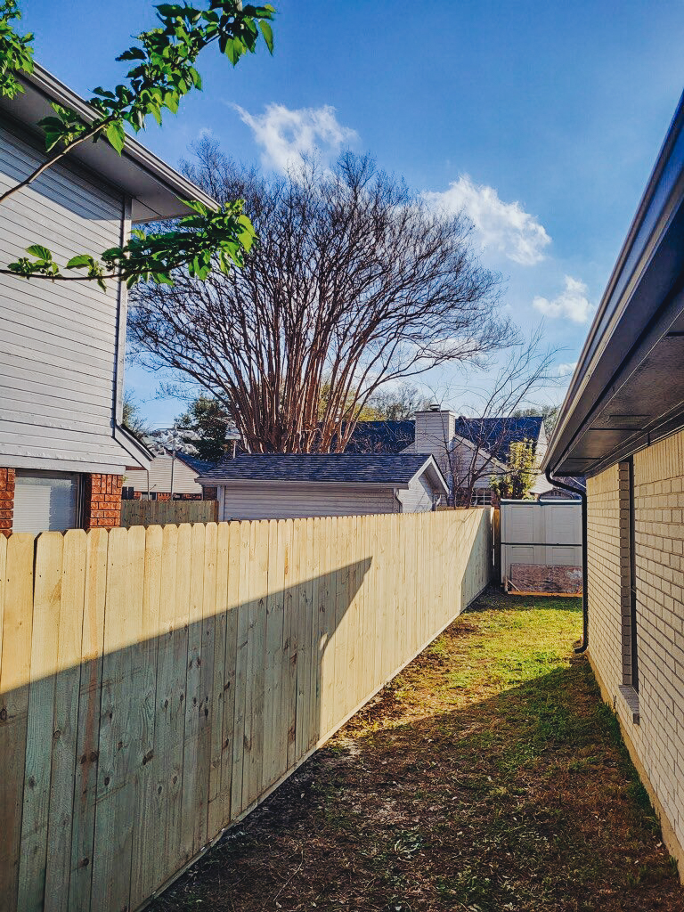 Pine Fence Installation In Grand Prairie, Texas