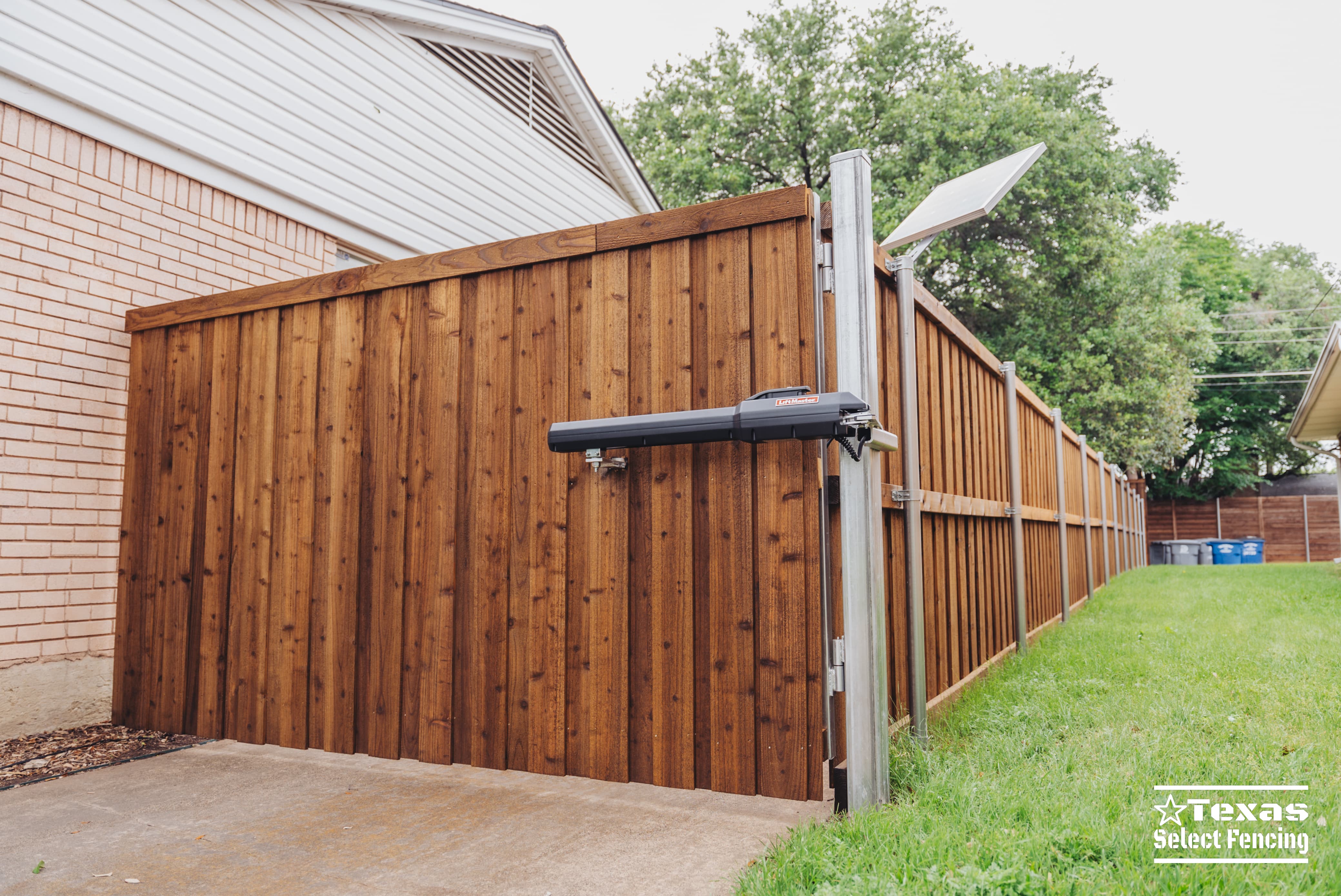 Fence and Automatic Gate Installation in Lake Highlands