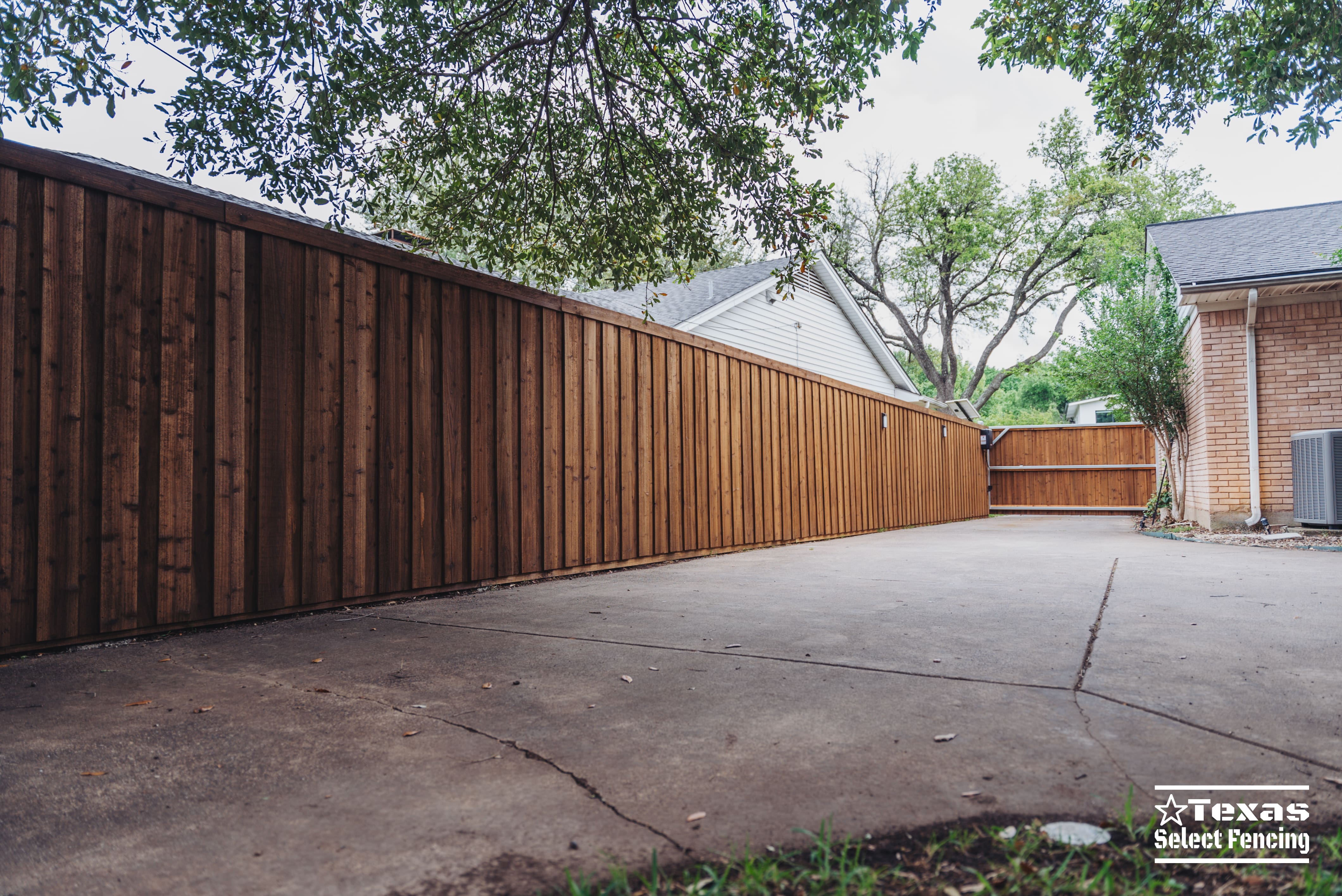 Fence and Automatic Gate Installation in Lake Highlands