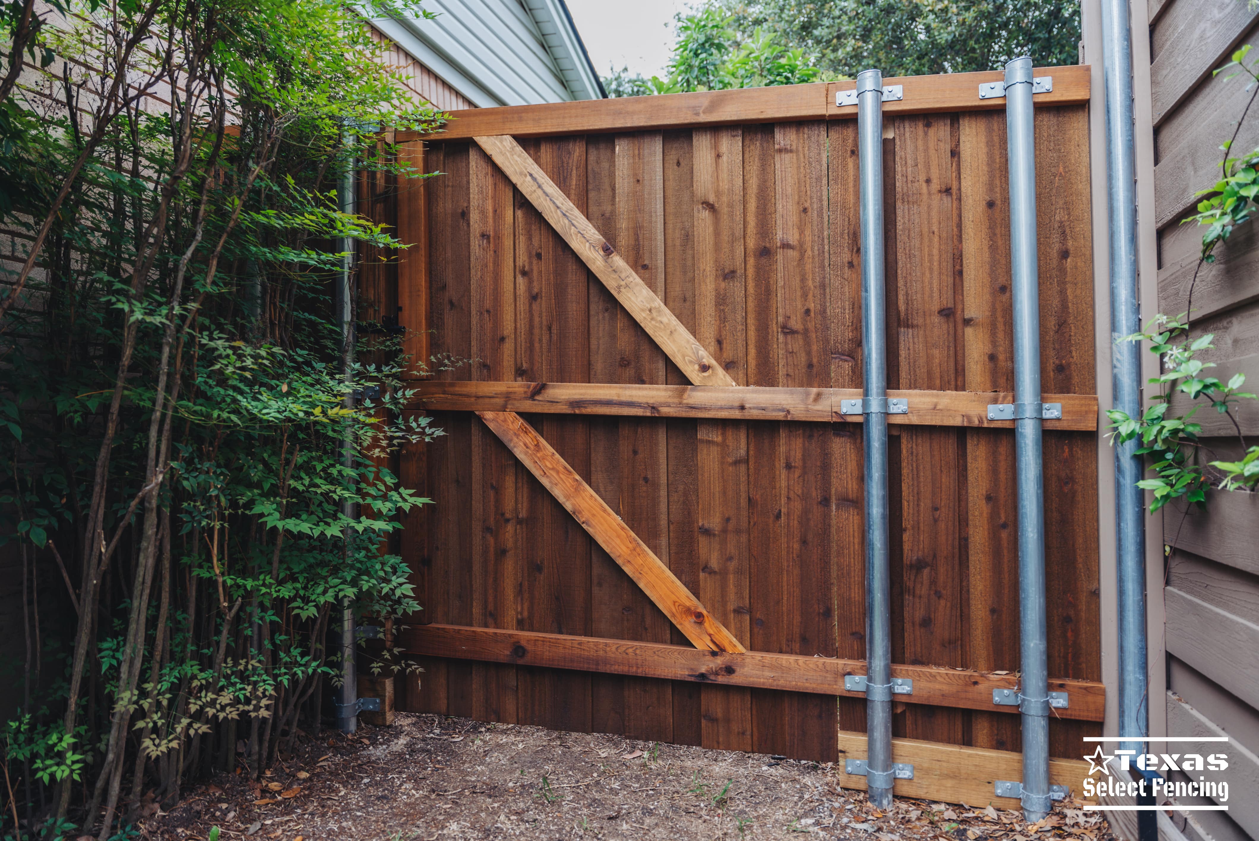 Fence and Automatic Gate Installation in Lake Highlands