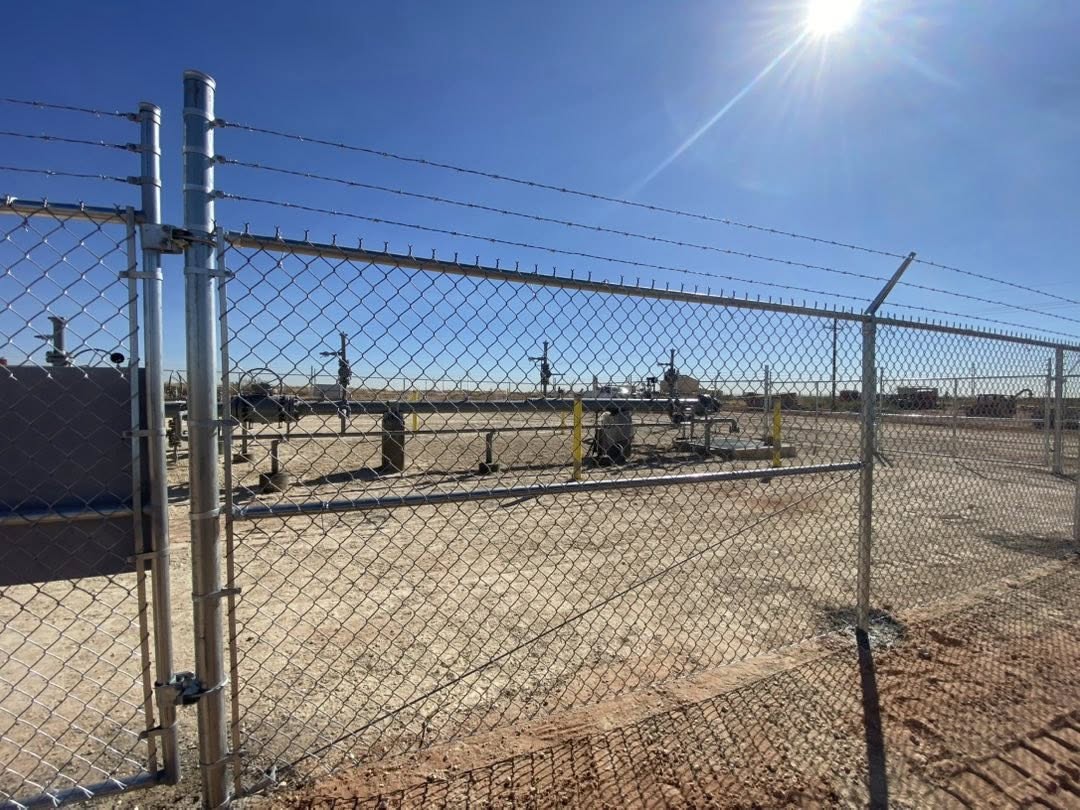 Chain Link Oilfield Fence Installation